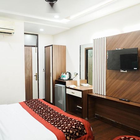 Hotel Batra Home Nizamuddin New Delhi Bagian luar foto