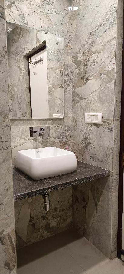 Hotel Batra Home Nizamuddin New Delhi Bagian luar foto