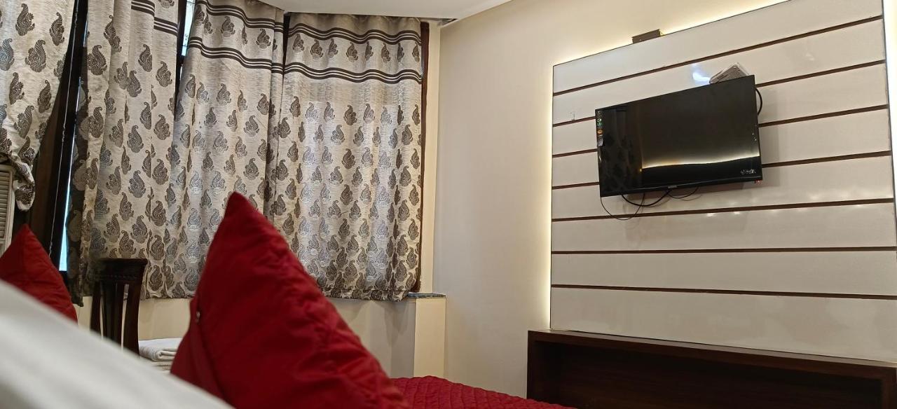 Hotel Batra Home Nizamuddin New Delhi Bagian luar foto