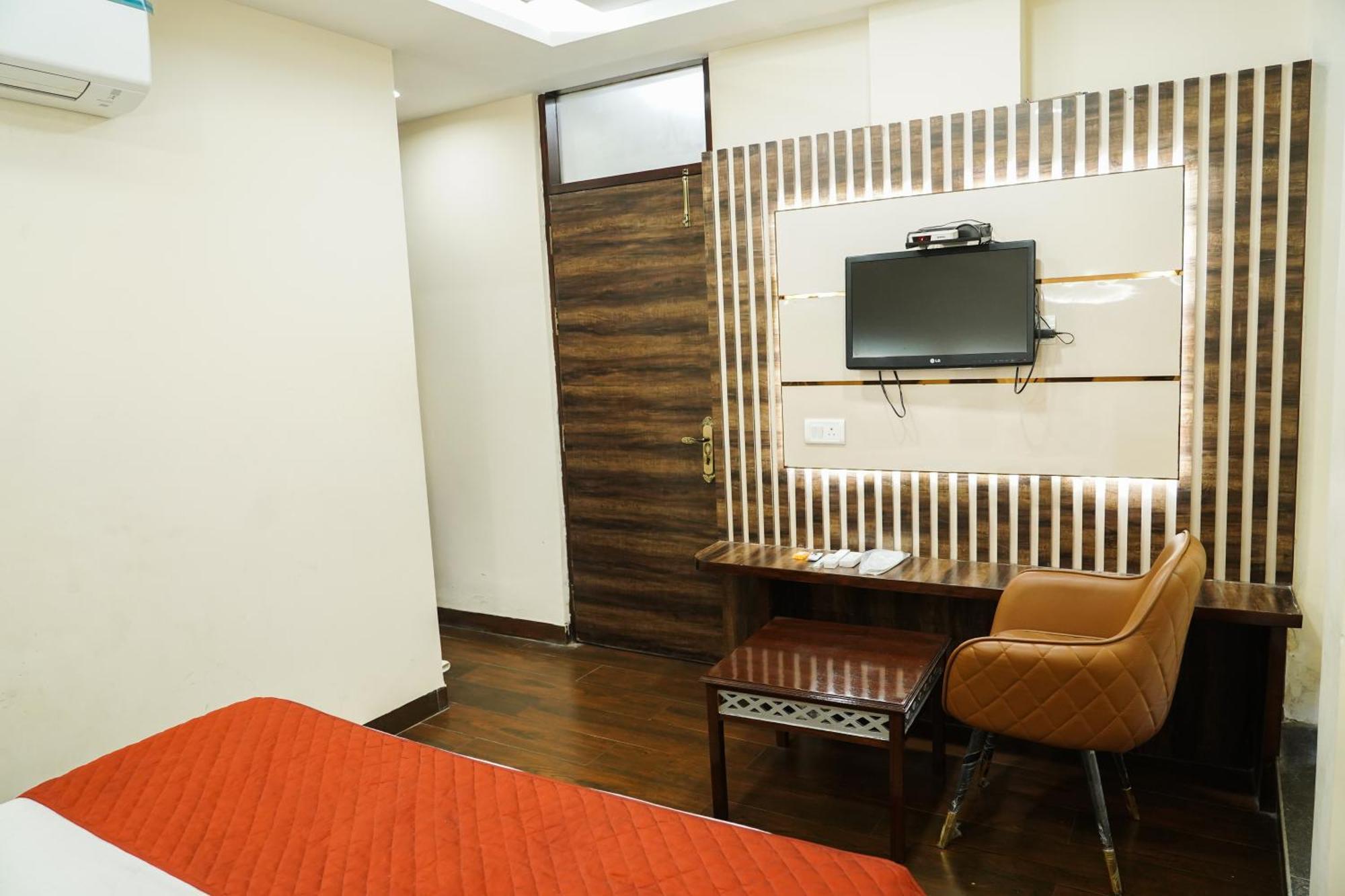 Hotel Batra Home Nizamuddin New Delhi Bagian luar foto