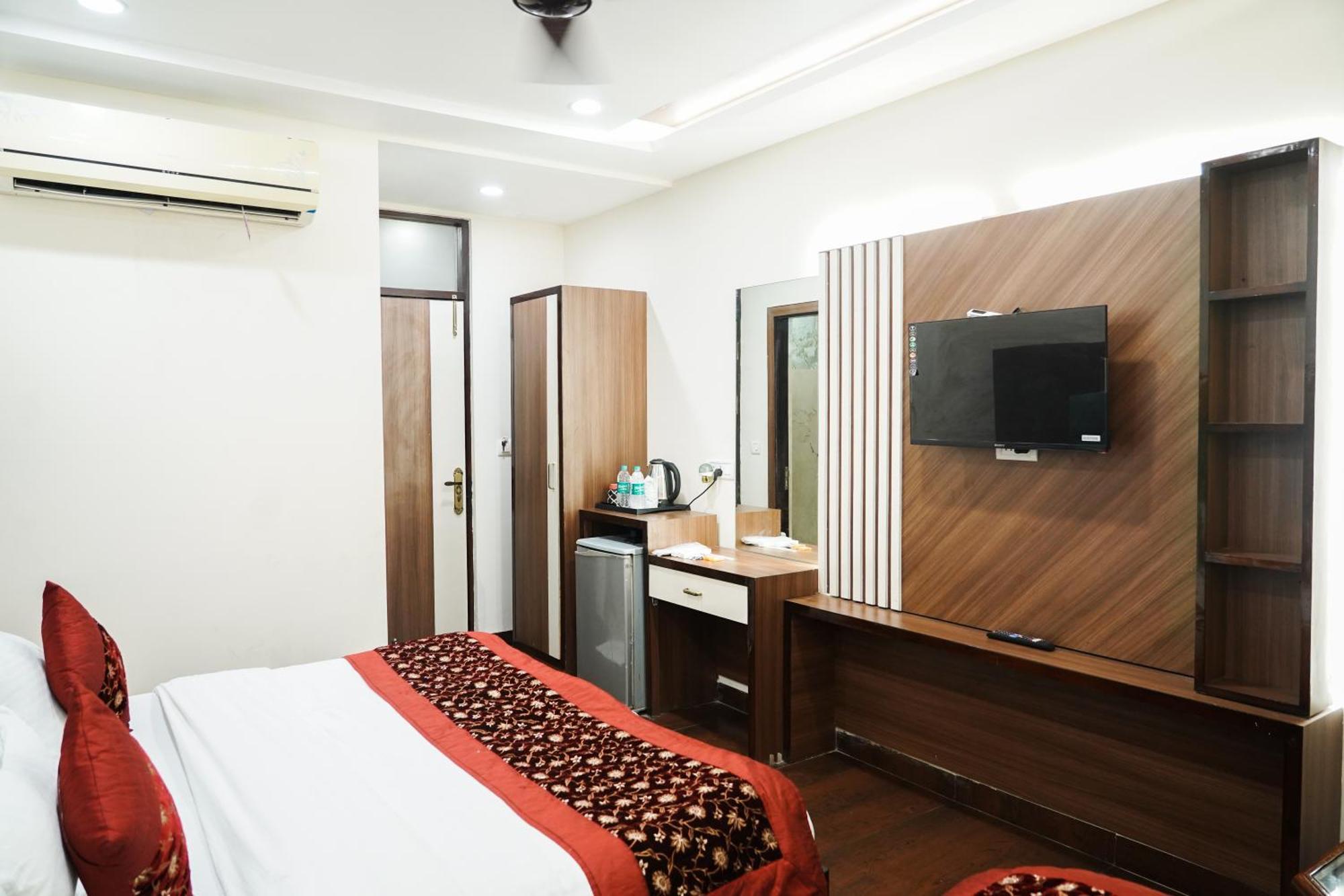 Hotel Batra Home Nizamuddin New Delhi Bagian luar foto