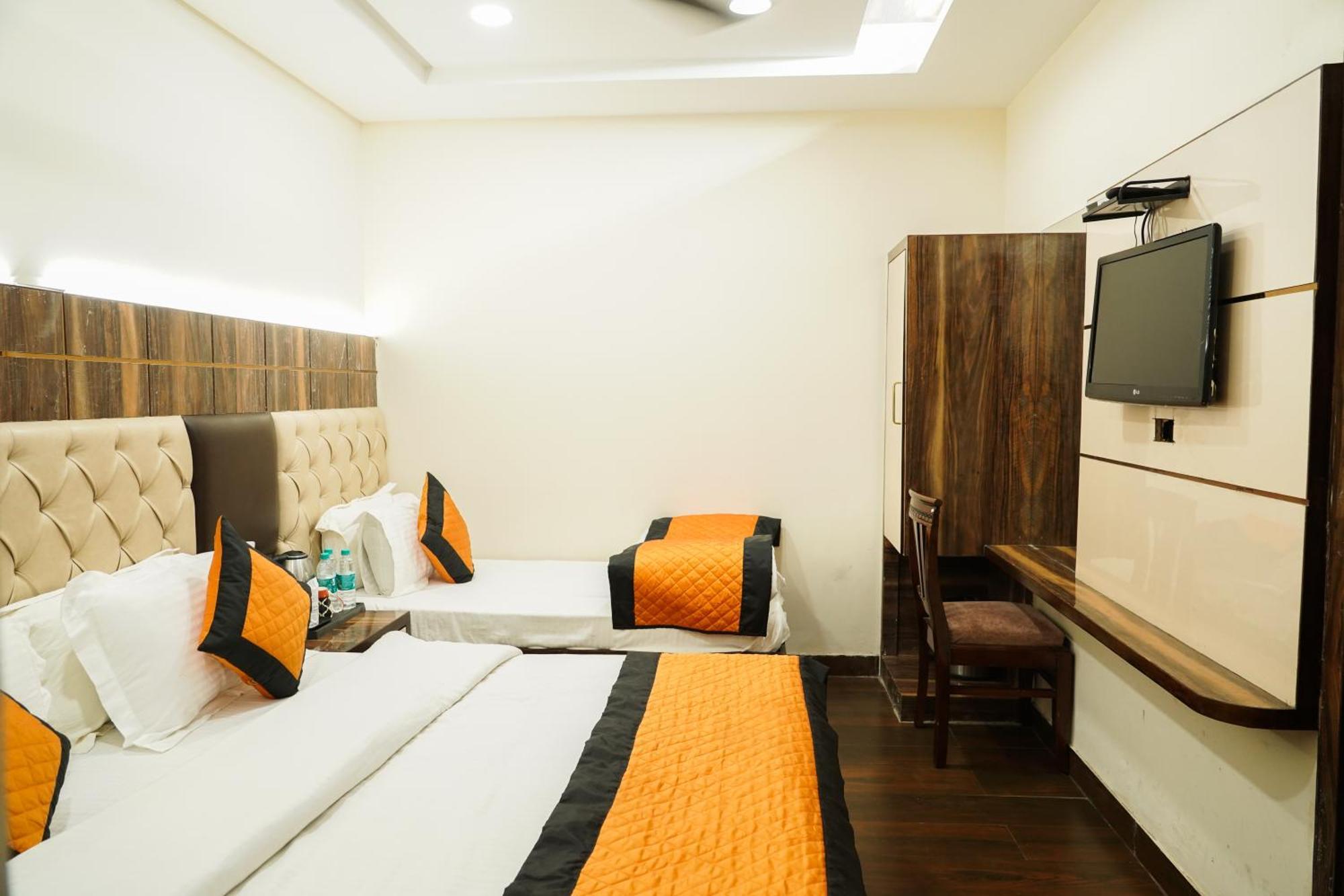 Hotel Batra Home Nizamuddin New Delhi Bagian luar foto