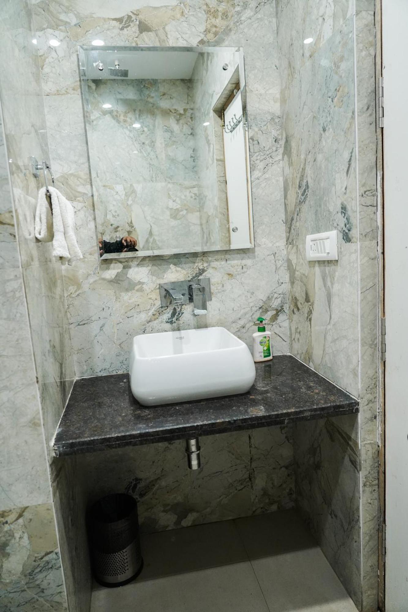 Hotel Batra Home Nizamuddin New Delhi Bagian luar foto