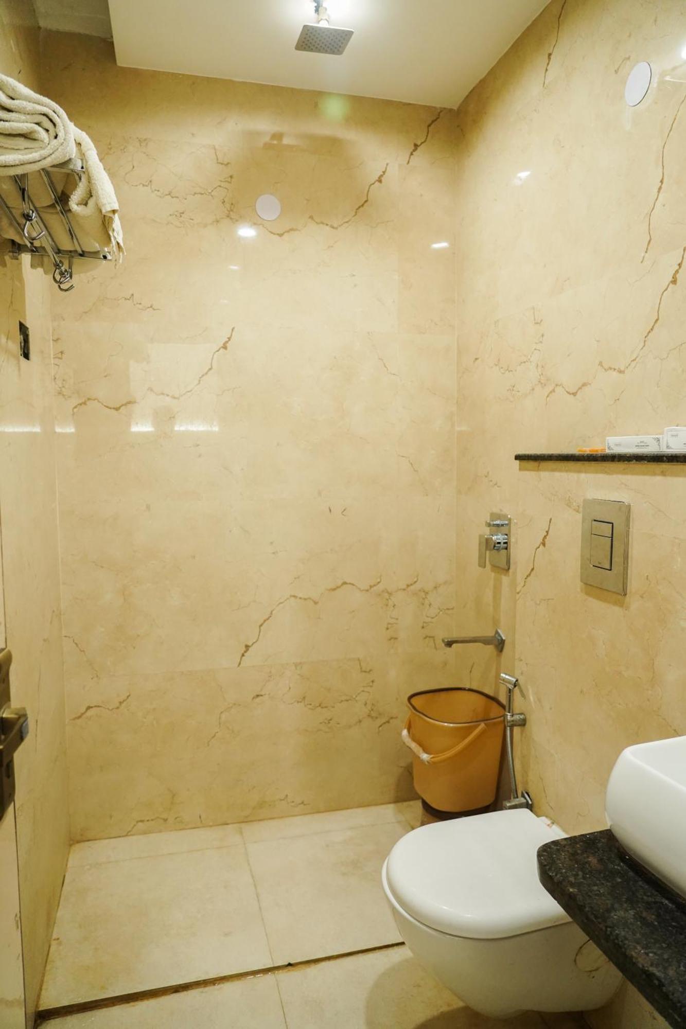 Hotel Batra Home Nizamuddin New Delhi Bagian luar foto