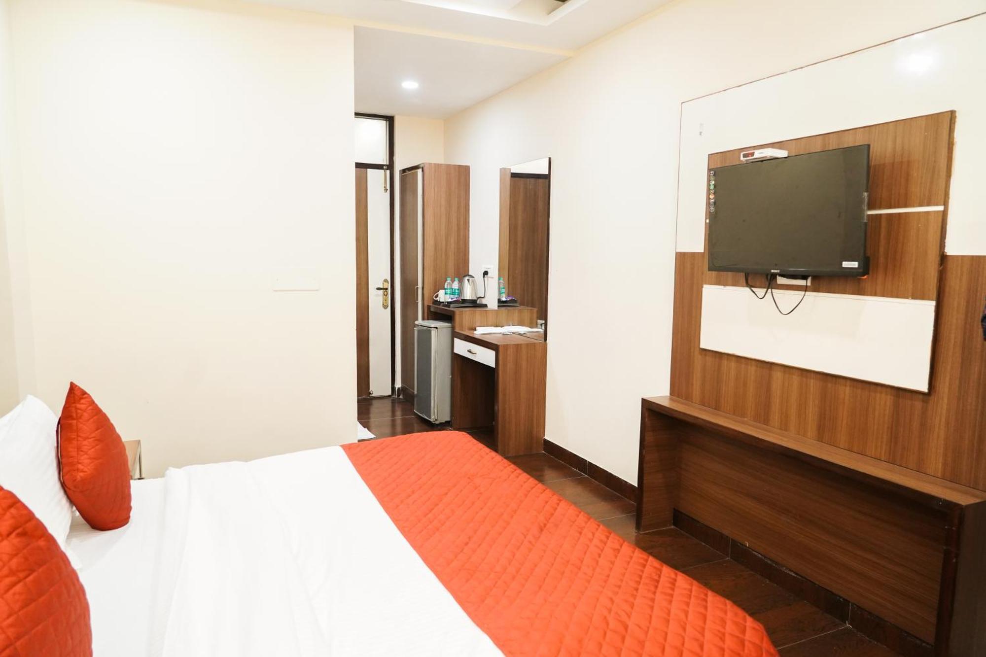 Hotel Batra Home Nizamuddin New Delhi Bagian luar foto