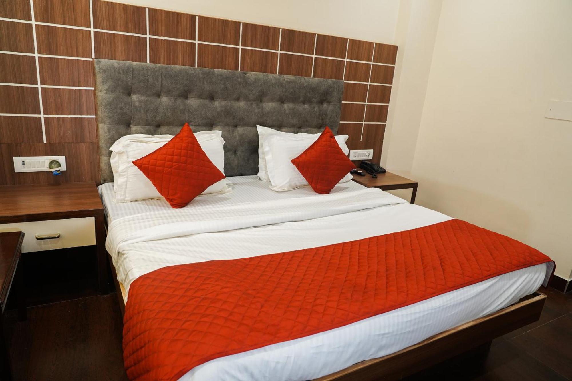 Hotel Batra Home Nizamuddin New Delhi Bagian luar foto