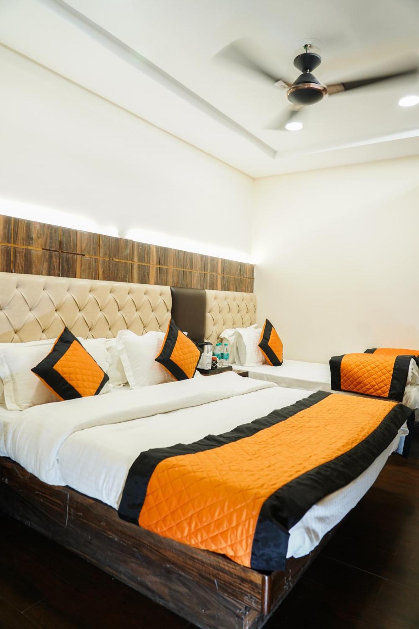 Hotel Batra Home Nizamuddin New Delhi Bagian luar foto